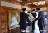 故 육영수 여사 생가 방문..."어려운 분들 사랑하신 뜻 기억할 것