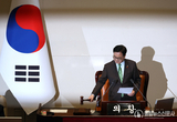 우의장, 탄핵소추의결서 결재…대통령실로 사본 송부