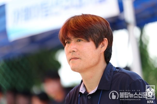 수원공고 양종후 감독은 제2의 박지성, 김민재를 배출하고자 한다. 사진은 작년 5월 문체부장관기 결승에 나선 양 감독의 모습.