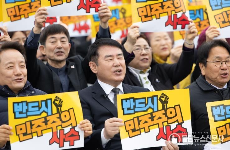 이정선 교육감이 12일 국립5·18민주묘지에서 개최된 제45주년 5·18민중항쟁기념행사위원회 출범식에 참여했다.