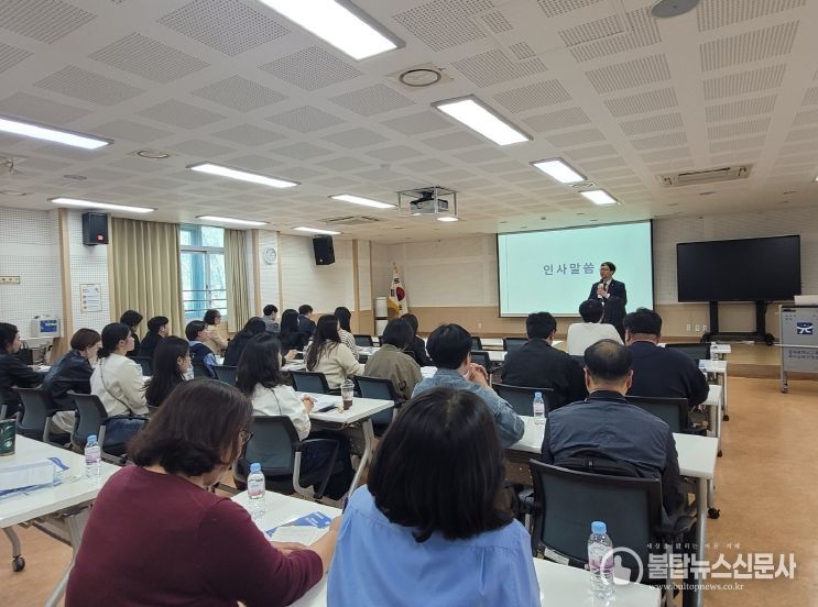 광주시교육청이 8일 광주 특수교육지원센터에서 특수학교와 고등학교 담당 교원 대상 장애학생 현장 실습 운영 계획 등을 설명했다. 앞으로 시교육청은 장애학생에게 2~3개월 현장 중심 직업 교육과 취업 연계 등을 진행한다. / 제공 광주광역시교육청