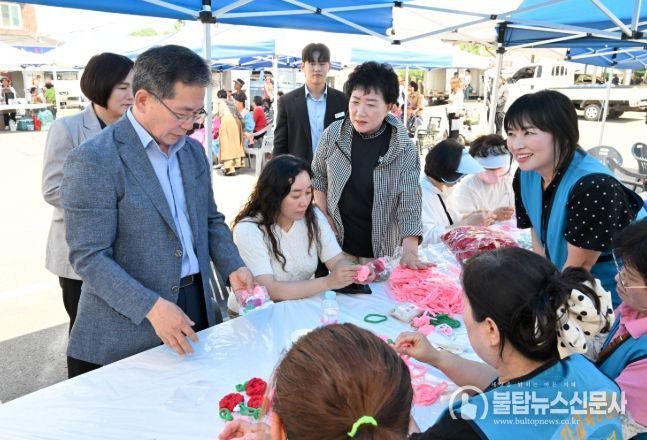 자원봉사가 꽃피는 오일장”열려