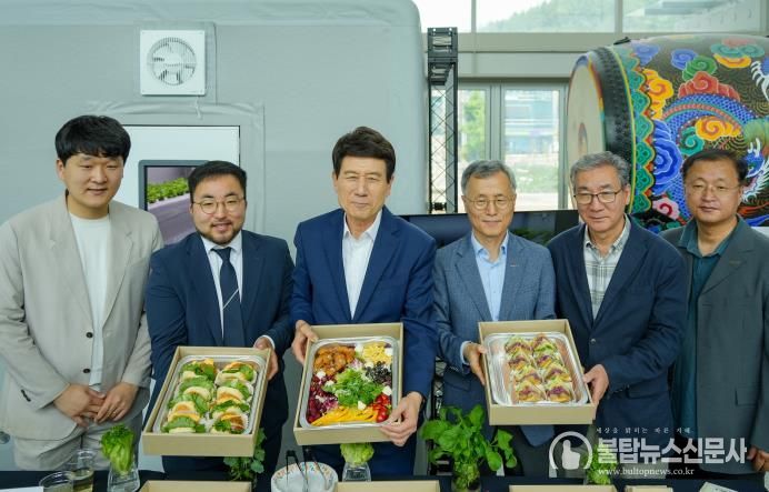 흙 없이 키운 채소, 맛은 어떨까? 포항 에어팜 수확물 시식 행사 열려