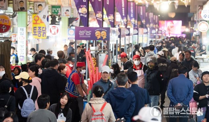 구미시 외지인도 반한 '낭만이 깊어가는 구미야시장'