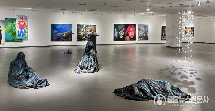 경상국립대학교(GNU) 사범대학 미술교육과는 10월 23일부터 28일까지 경남문화예술회관 제1전시실에서 제42회 경상국립대학교 사범대학 미술교육과 졸업작품전을 개최한다.