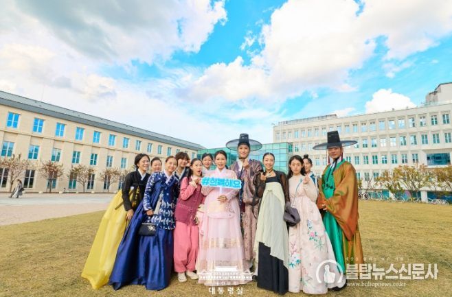 김혜경 여사, 한복해요 챌린지 참여 및 서울공예박물관 전시 관람(대통령실)