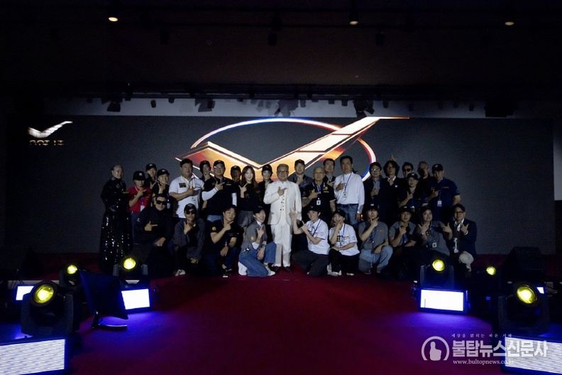 앤디박 의장과 주최인 그랜디엔터테인먼트외 전 스텝진 사진촬영