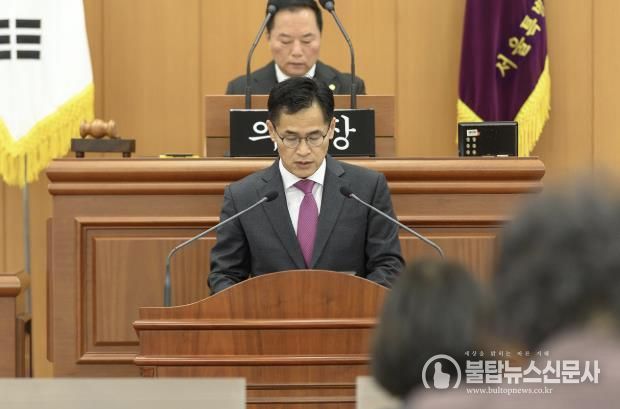 제316회 양천구의회 제2차 정례회 제1차 본회의에서 시정연설 중인 이기재 양천구청장