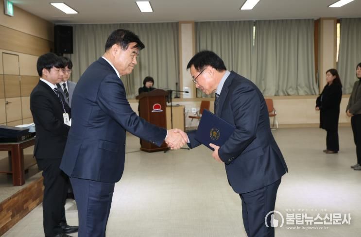 동해시장, 신규․승진 공무원에 ‘수처작주’ 정신 언급