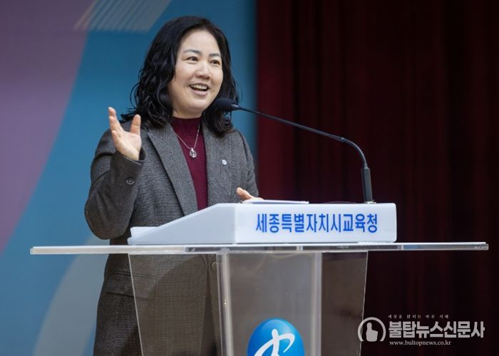 구연희 교육감 권한대행이 3일 소통・공감의 날 에서 당부 말씀을 하고 있다.