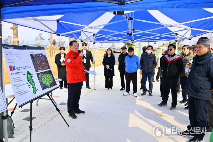 속초 파크골프장 찾아 회원과 소통하는 이병선 속초시장