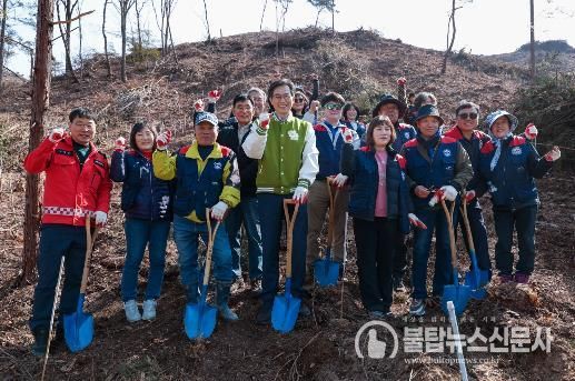 대봉감·배·꿀 농가 상생하는 영암군 식목일